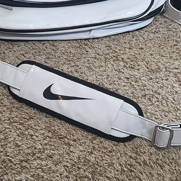 Vintage Nike Patent White and Black Messenger Bag - Picture 15 of 16